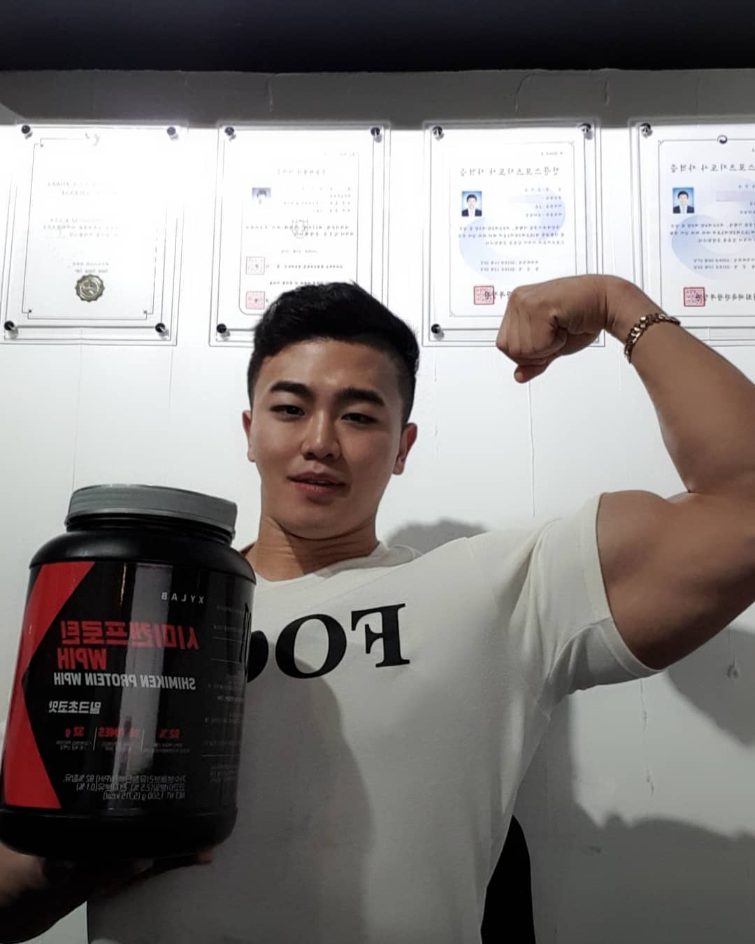 대연동피티 경성대피티 트렌드핏 슬릭 부산코치 황상인 on Instagram: “#시미켄단백질 보충제를 먹었는데 호랑이기운이 솟아남  유청단백(WPC)을 한번 더 가수분해하여 불순물을 낮추어 소화흡수력이 가장 뛰어난 단백질  유당 불내증이신 분들이 드시면 좋아요ㅎㅎ  9개의 세계적 보충제 회사를 소유한 글로벌 스포츠 뉴트리션…”