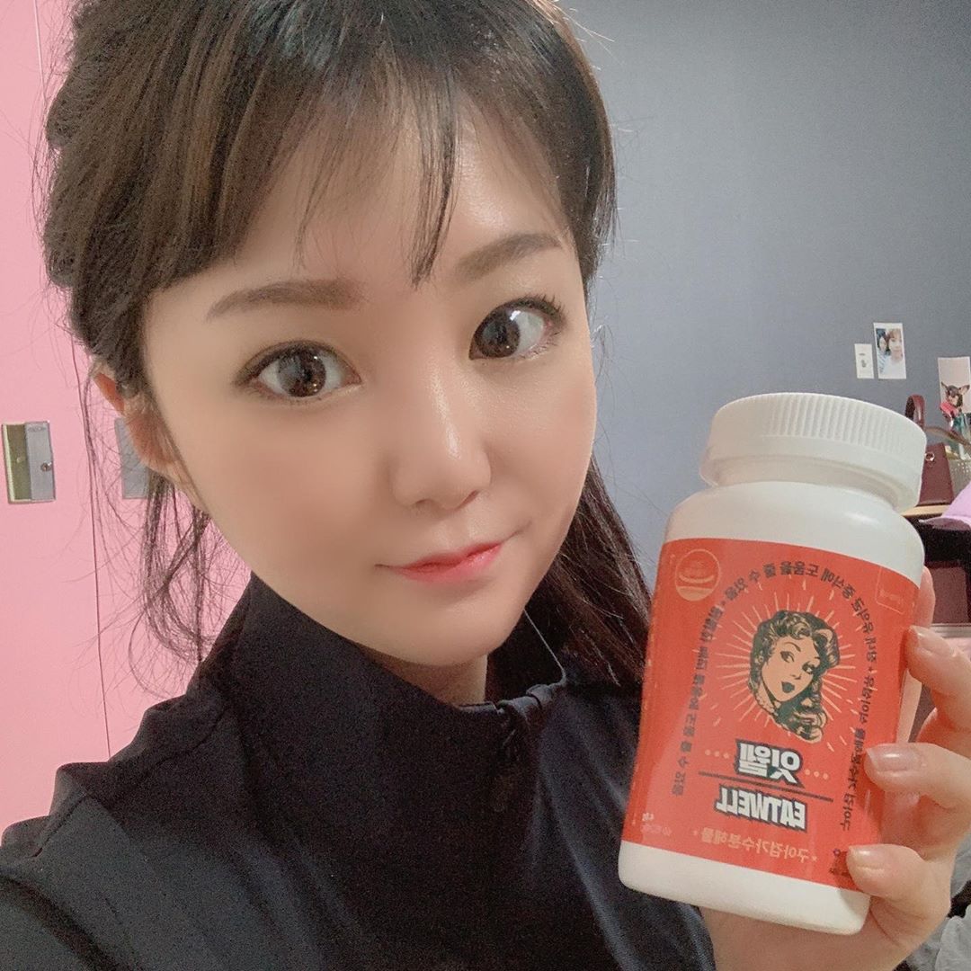 🌷전아리🌷 on Instagram: “🍙오늘부터 다이어트🍩 #소문내는중 2개 구매시 20% 할인 + 위생튜브 증정, 이벤트 기간: 12월 23일 ~ 1월 31일#잇웰 #잇웰서울 #건강기능식품 #탄수화물억제제 #칼로리컷팅제 #건강식품 #칼로리컷 #탄수화물컷 #다이어트그램 #다이어트보조제…”