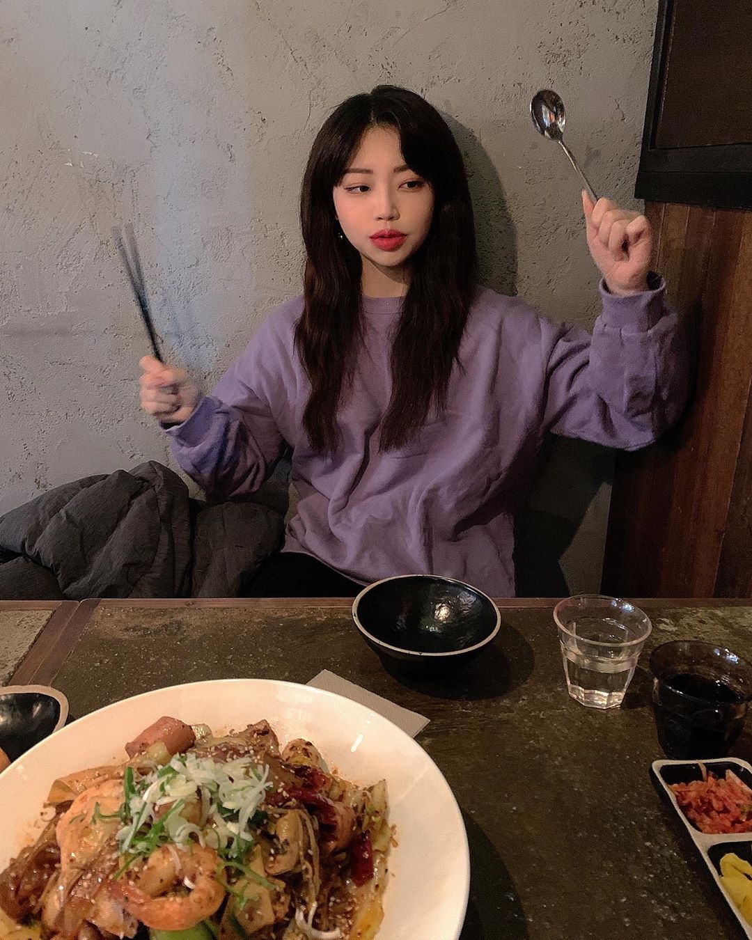 힂니 on Instagram: “진짜 간만에 마라 수혈받고 옴🥰
맵기 3단계에 면이랑 새우 추가 필수임요 필수✨
요기 뭔가 저녁에 오면 분위기 쩔 것 같당 :)
#홍대맛집 #마라탕 #꿔바로우 #마라샹궈 #마라맛집”
