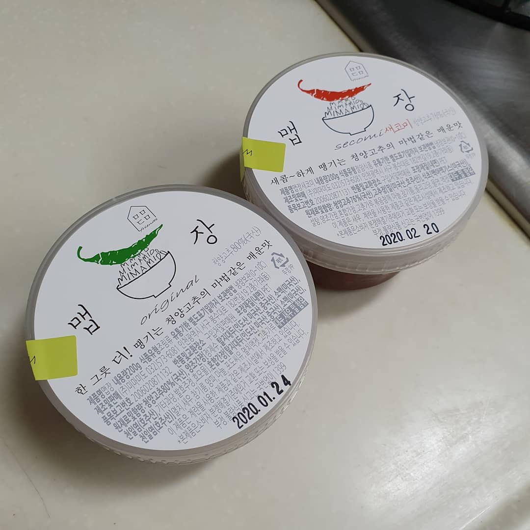 한요나 on Instagram: “#맵장 #새코미 #이거쩌네 - - 닭이랑 먹으랴고 청양고추다대기 삿는데 이거뭐냐 쩔게 맛잇네.. 이럼 식단해도 아주 맛나게 먹겟군,훗 - - #미마미도 #미마미도오리지널 #미마미도새코미 #청양고추다대기 #다대기 #식단관리 #도시락 #반찬…”