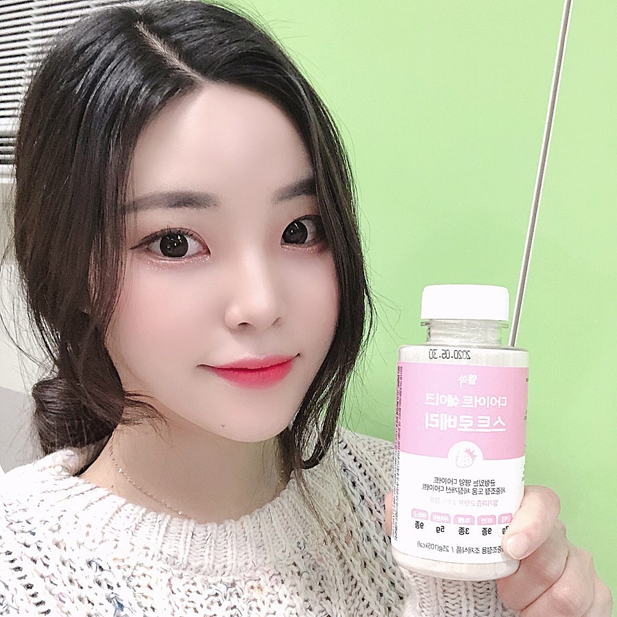 이 다 빈 (9 4) on Instagram: “하루한끼 헬쓱 먹으면서 다이어트 시작 🏃🏻‍♀️
-
-
-
-
-
#헬쓱 #헬쓱다이어트쉐이크 #다이어트쉐이크 #다이어트 #몸매관리 #다이어트그램 #살빼기 #이너뷰티 #관리하는여자 #체중조절 #리뷰쉐어 #ad”