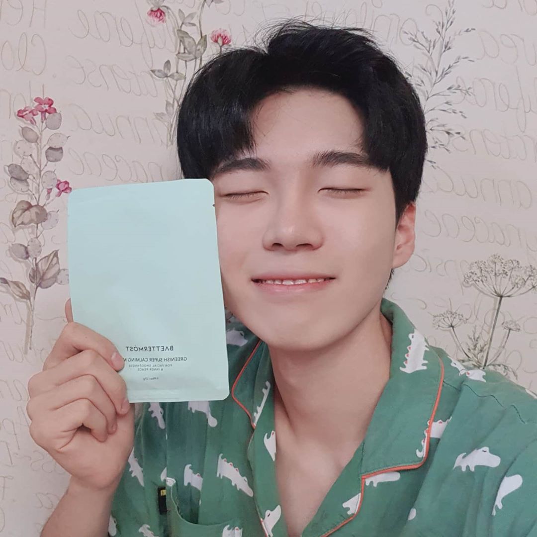 정헌(21) on Instagram: “🌱 겨울이라 엄청 민감하고 건조한데, 1일1팩 열심히해주다보니까 피부가 요즘 많이 정돈된거같음! 에센스도 엄청많이들었고, 시트도 완전 부드러워서 5일5팩했다ㅎㅎ 민감한사람들한테 정말 좋을듯 :) 병풀+어성초+녹차조합 그냥 최고...👍 _ #베러모스트…”