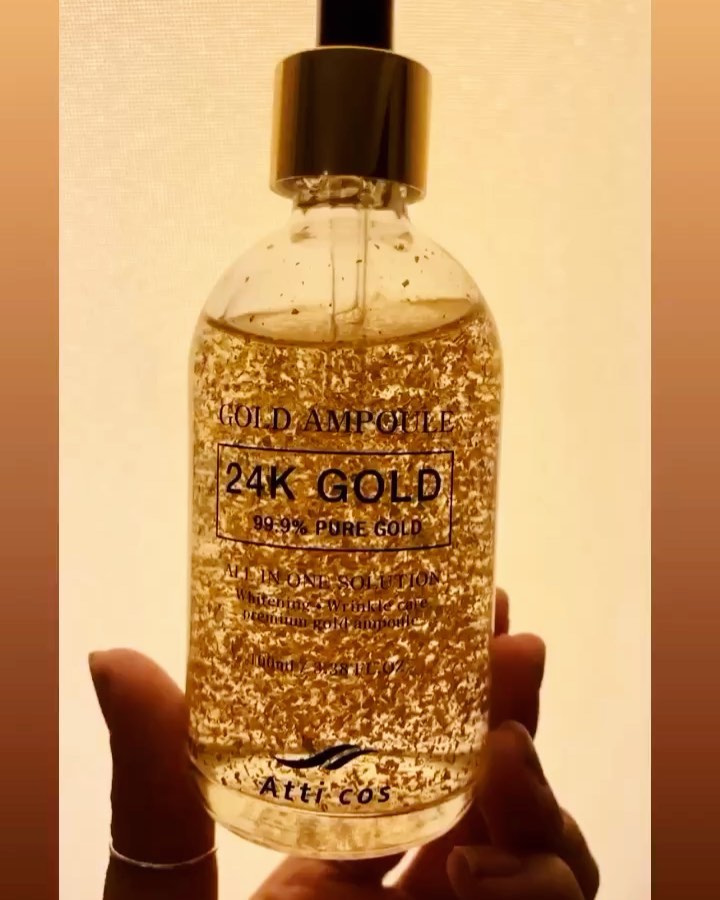 미주타키🍘🥢 on Instagram: “얼굴에 금칠하는 사람 나야나~나야나✋ ✨블링블링 24k 골드가 들어간 골드앰플(에센스)!!!.역시 좋은건 다르다구 . 촉촉해서 좋구 속건조가 잘잡혀서! 화장전 자기전 !! 필수!! 담날 완전 피부 빛나요 ㅠ  수분이 충족되야 피부가 좋아지는거…”
