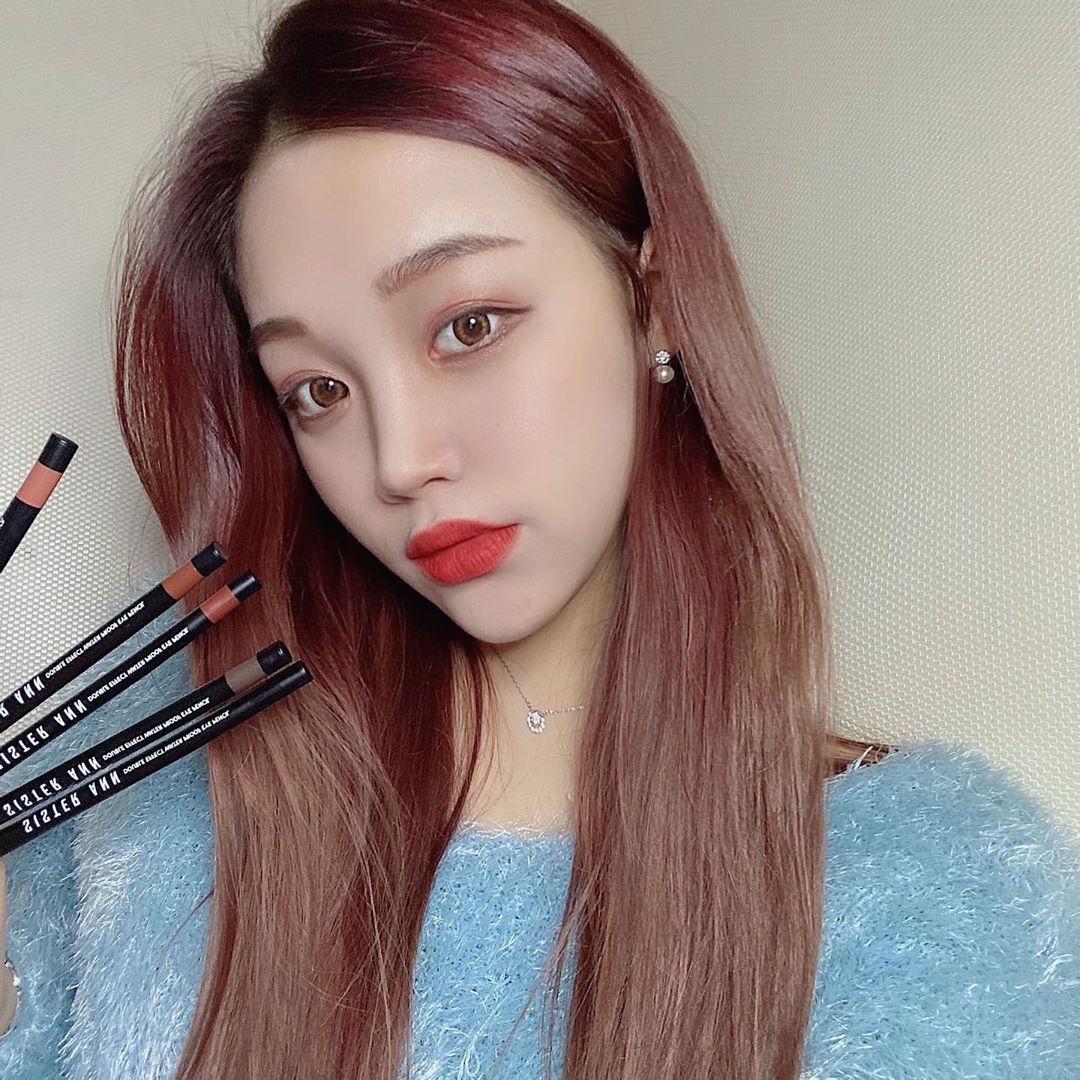 소 이 (24) on Instagram: “🐥씨스터앤 더블이펙트 워터프루프 아이펜슬🐥 19년 12월 뉴컬러 5종 출시❤️ 01 매트블랙 / 02 매트브라운 /!03 초코브라운 / 04 다크로즈 / 05 코랄브릭 / ❣❣️️기존 6가지 컬러의 아이펜슬은 이미 지속력 끝판왕으로 유명해서 수많은…”