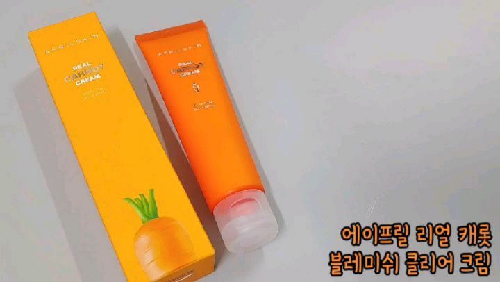 '보람'있는 '아토'네 on Instagram: “, 리얼 당근 유래 3종 함유로 피부 진정&수분 보습에 도움을 주는 당근크림🥕 부드럽고 엄청 촉촉하다! 끈적임 없는게 제일 마음에 듦😘  생기있는 피부로 가꿔주는 비타민A와 피부 보호에 효과적인 베타카로틴이 함유되어있고  펩타이드 콤플렉스가 피부…”
