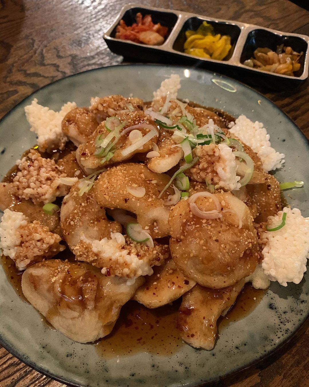먹깨비 on Instagram: “홍대 맛집 <후통> 🙌🏻♥️ ⠀ 💸 마라탕 2.0 꿔바로우 1.8 대만망고맥주 0.6 ⠀ 여러분.. 인생 맛집 델꼬 왔어요.. 요즘 핫한 마라탕, 마라샹궈, 꿔바로우 같은 메뉴가 있는 중식당이에요🙌🏻 ⠀ 🎈꿔바로우 비주얼 미쳤죠😂 보기에도 맛있어…”