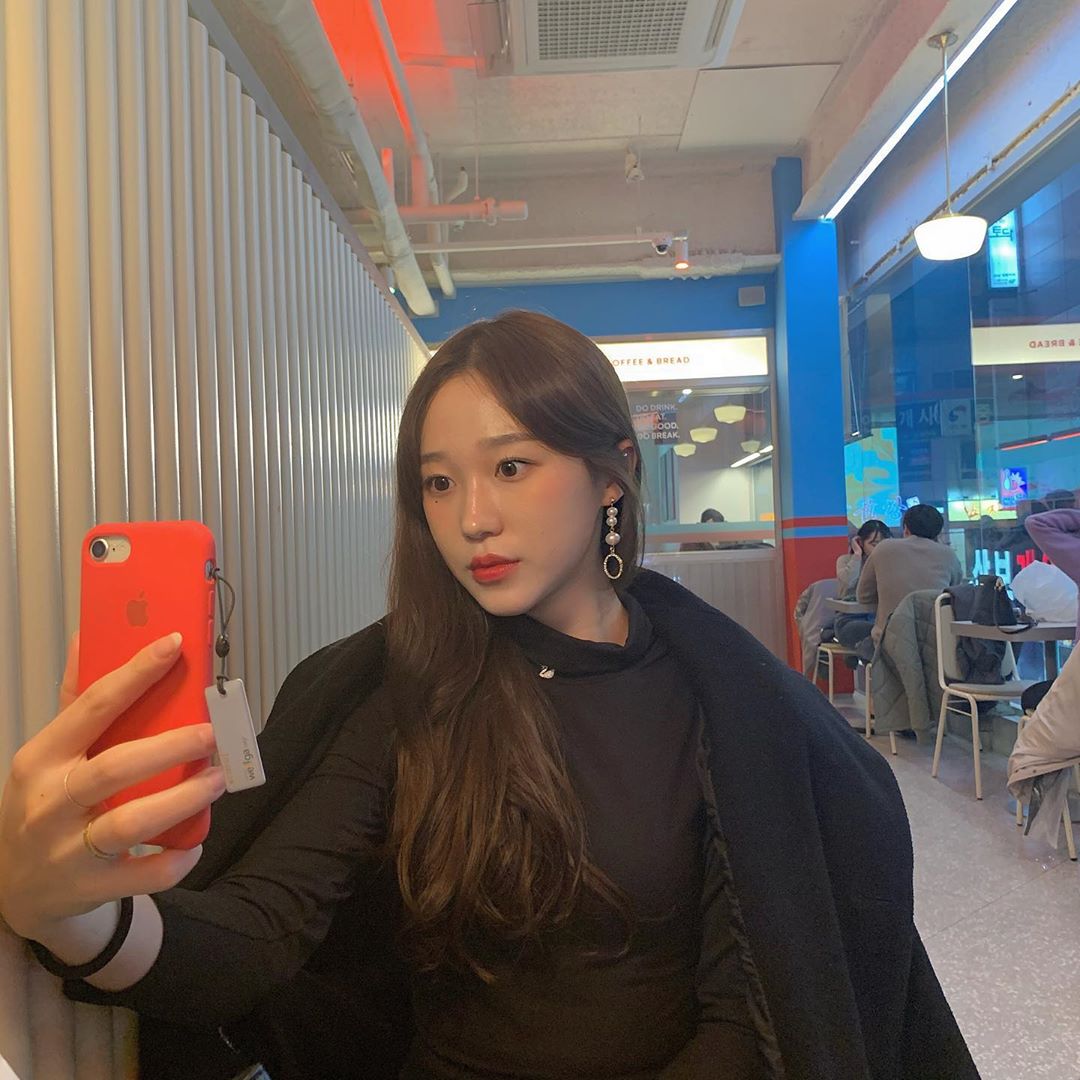️️️️양서아 on Instagram: “예쁜 귀걸이는 #블라블링”