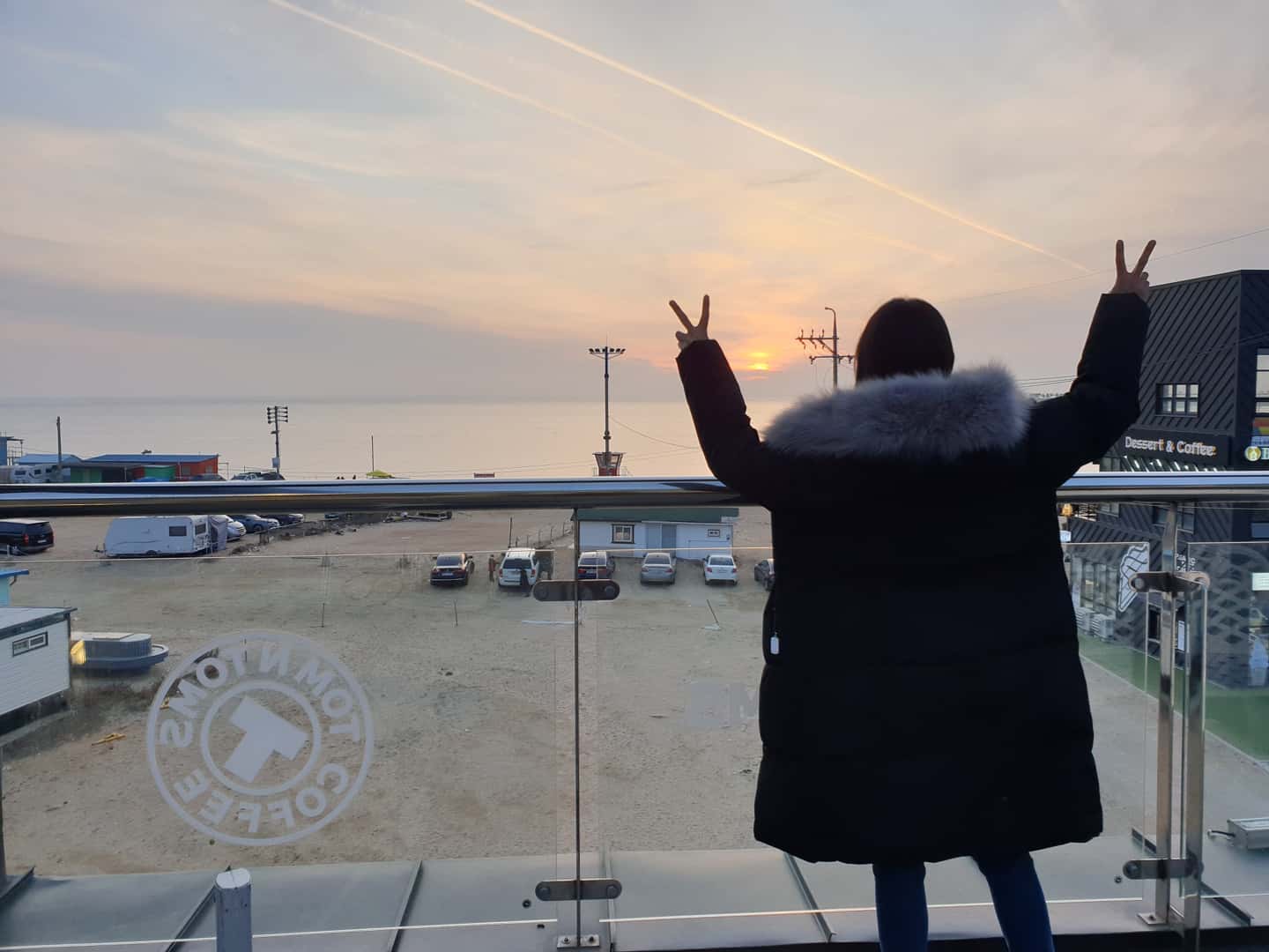 음력으로 새해 마지막날!
.
.
.
.
.
.
#해넘이
#서해바다
#왕산해수욕장
#탐앤탐스
#탐앤탐스왕산해수욕장점 
#탐앤탐스왕산점 
#일상 #셀피 #셀스타그램 
#설명절 #맞팔