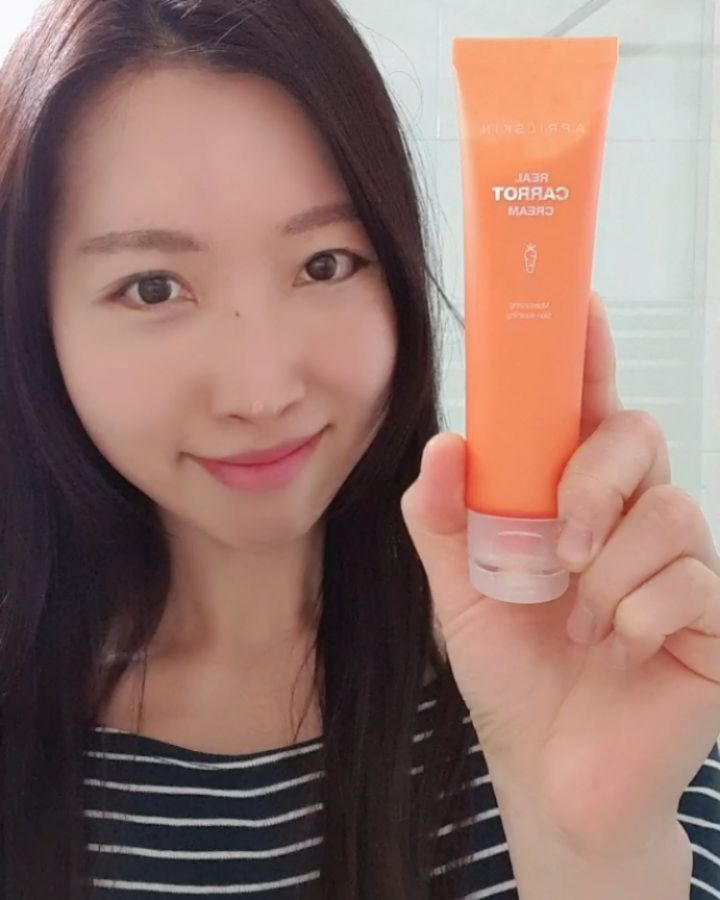 Jiae Kim on Instagram: “#에이프릴스킨 . 오늘 소개할 제품은 ☆에이프릴스킨 리얼 캐롯 블레미쉬 클리어 크림. . 개인적으로 통통맘이 좋아하는 브랜드예요.😉 . 쓰기 편한 튜브 제형으로 당근이 생각나는 용기죠~ . 리얼 당근에 들어 있는 유래 3종 함유로  피부 진정 &…”