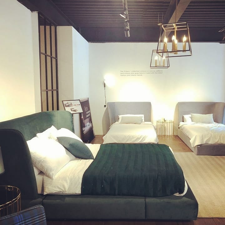 라프레리 on Instagram: “명절 잘보내셨죠? 요즘 고민되던 침대 알아본다고 가봤던 베드에프~ 침대에서 매트리스보다는 침대 프레임을 전문적으로 제작하는 회사 베드에프는 국내제작에 그래서 as도 편리해요. 아무래도 수입 상품들에 비해 자재및 제작이 안전하죠.  직접 디자인 대표가…”