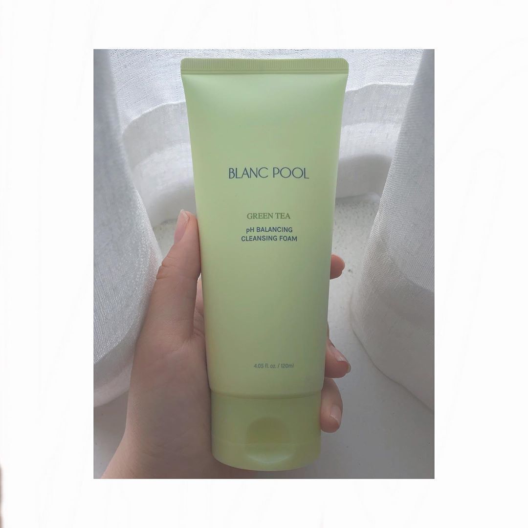 “🙌🏻 순한 폼클렌징 찾는 분들 주목 🙌🏻 . . 🌱  녹차가루, 곡물컴플렉스 성분으로 만들어 모공 속 노폐물을 부드럽게…”