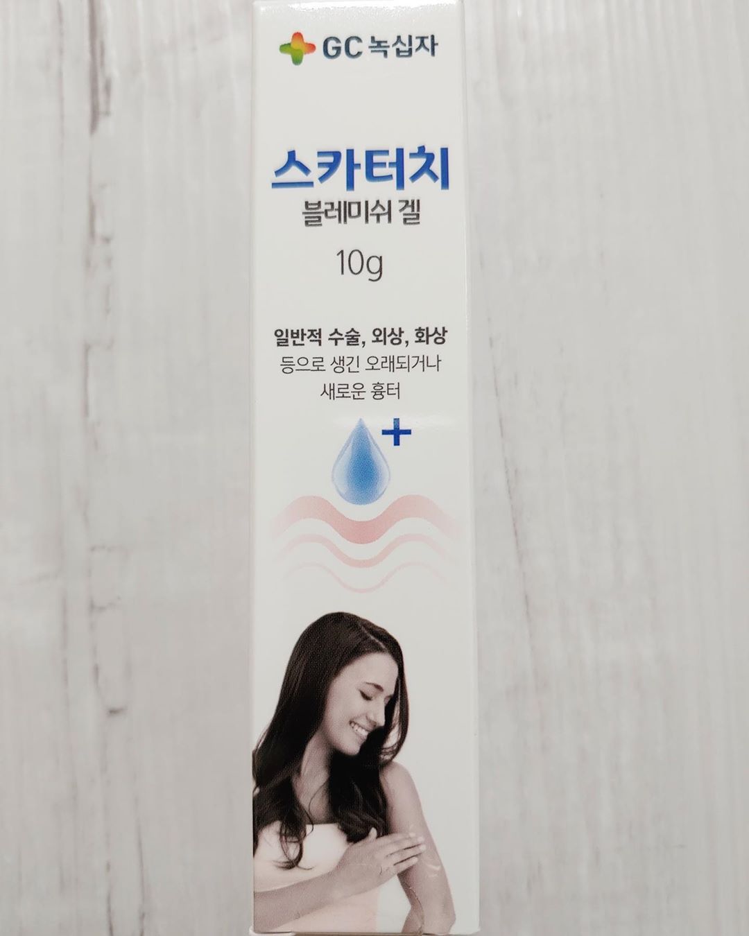  “#흉터#흉터제거연고#흉터연고#흉터치료#흉터관리#흉터제거#스카터치#스카터치블레미쉬겔#리뷰쉐어#ad  발림성이 알로에 처럼 너무 좋아요~! 어린이부터 성인 모든 연령대 사용할 수 있는 제품입니다. 바르고 건조되고 난뒤 바로 화장품이나 선크림 바를 수…”