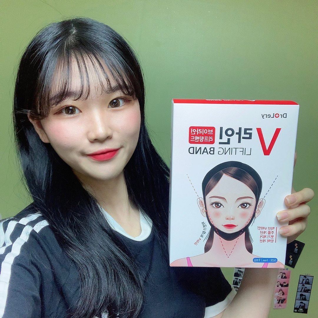 김효경 {20} on Instagram: “사진 순서 잘못올려서 재업로드 실화야...? 🤢 닥터레리 브이라인 밴드
