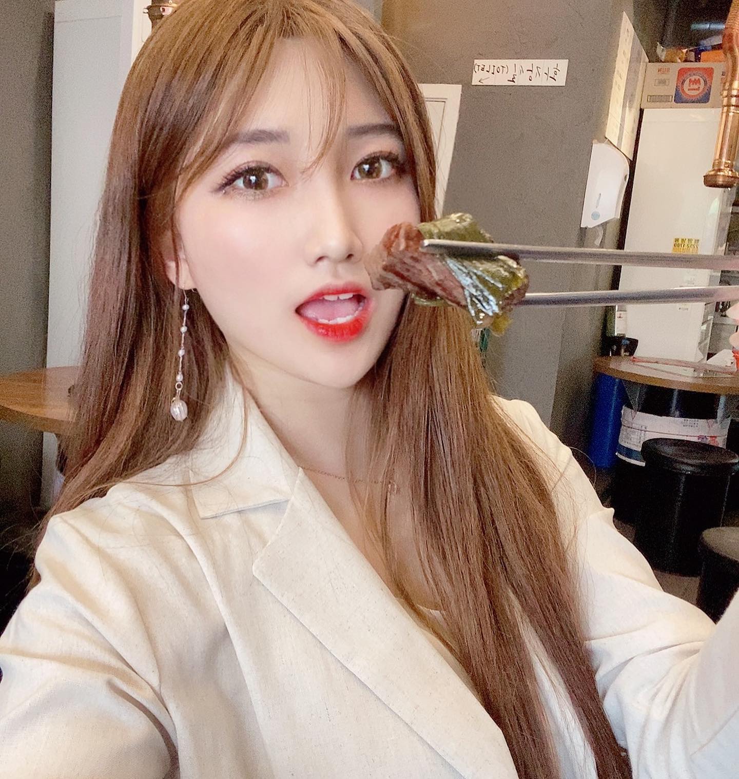 일끝나고 바로 달려간 #동대문고기온
.
.
숙성고기로 육집이 풍부하고 특히 저 꽃갈비살은 먹으면 입에서 사라진다❤️
.
.
반찬도 매일 아침 만든다고 하고 
고기도 맛있게 잘 구워주시는 사장님덕분에 좋은 음식 맛있게 먹고 갑니다😊
.
.
.

#숙성고기 #된장찌개 #동대문맛집 #동대문맛집추천 #동대문밥집 #동대문회식 #동대문역사문화공원 #동대문역사문화공원맛집 #동대문ddp맛집 #동대문먹거리 #동대문데이트 #동대문점심 #동대문역사문화공원역맛집 #동대문존맛 #신당동맛집 #동대문고기집 #동대문삼겹살 #동대문소고기 #신당핫플 #동대문핫플 #고기온 #광희동맛집 #ad_ #오장동맛집
