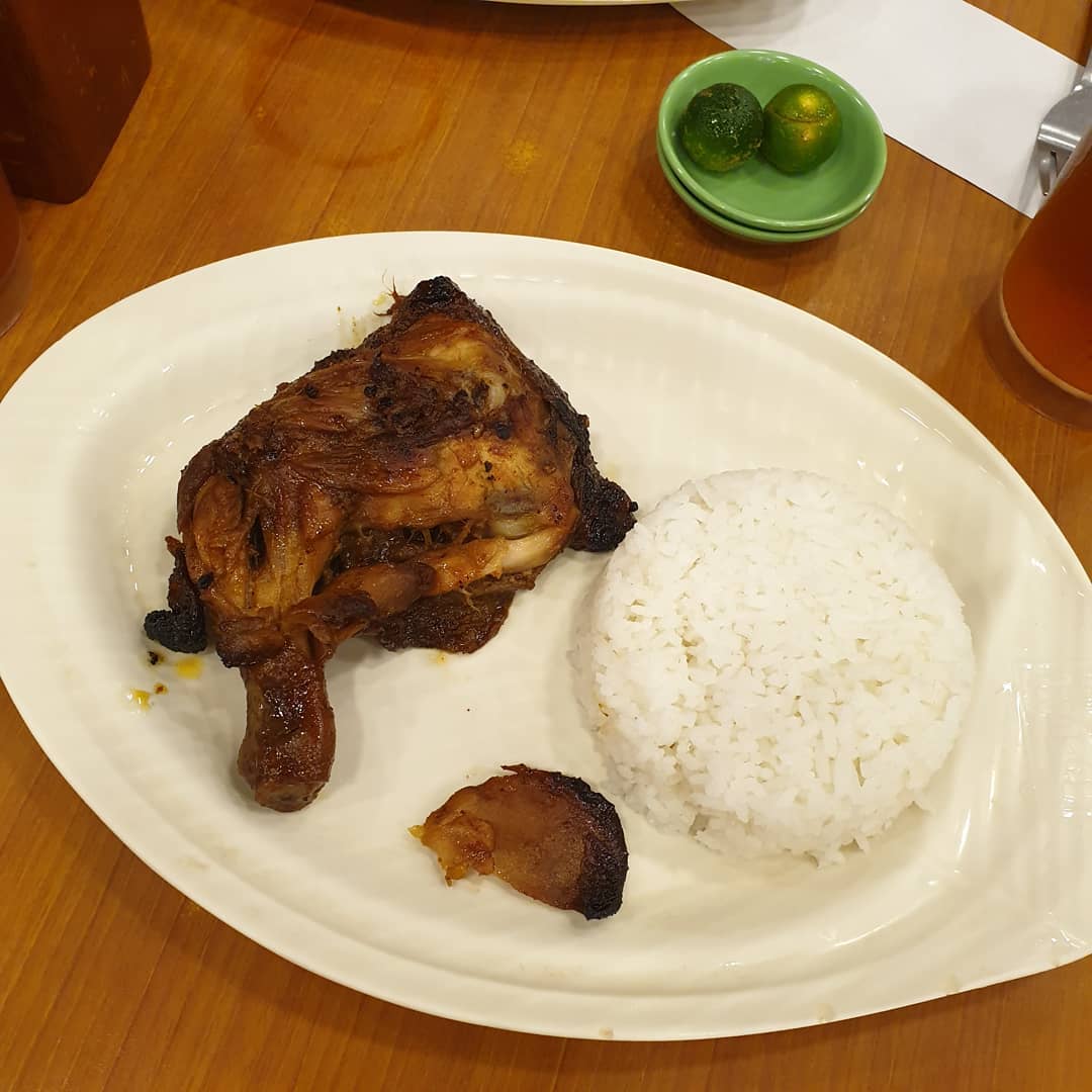 #zzuyum_보라카이
#manginasal #망이나살
.
아직도.. 보라카이네...🤔
무난하니 맛있었당 근데 엄청 특별하진 않았슴
필리핀에 많은 체인점이래서 궁금해서 먹어봤다~~~