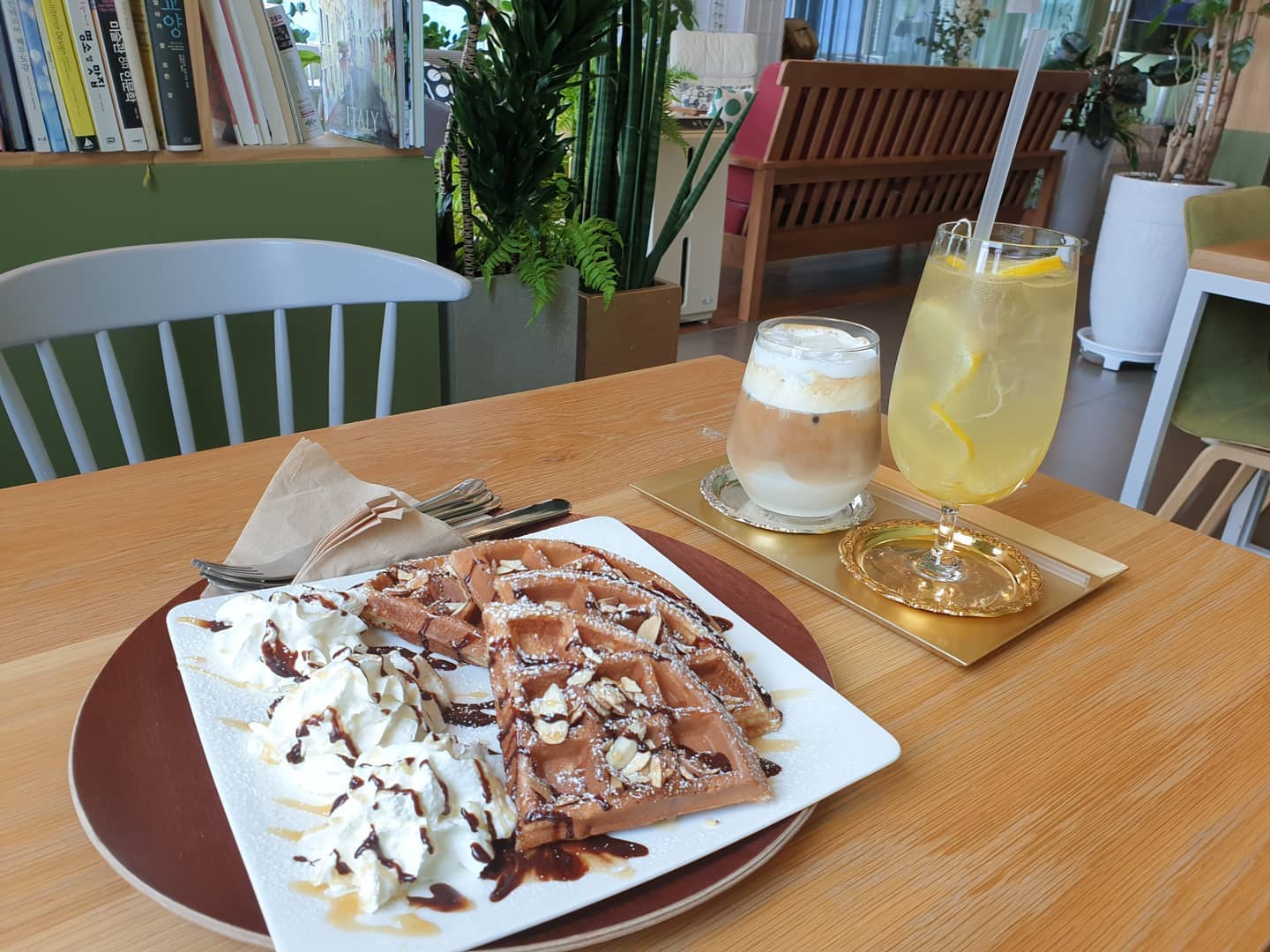 #청라카페 ☕&🥞
#6층커피집
#커넬웨이뷰맛집 
#내새꾸😍 
#청라
#소통해요