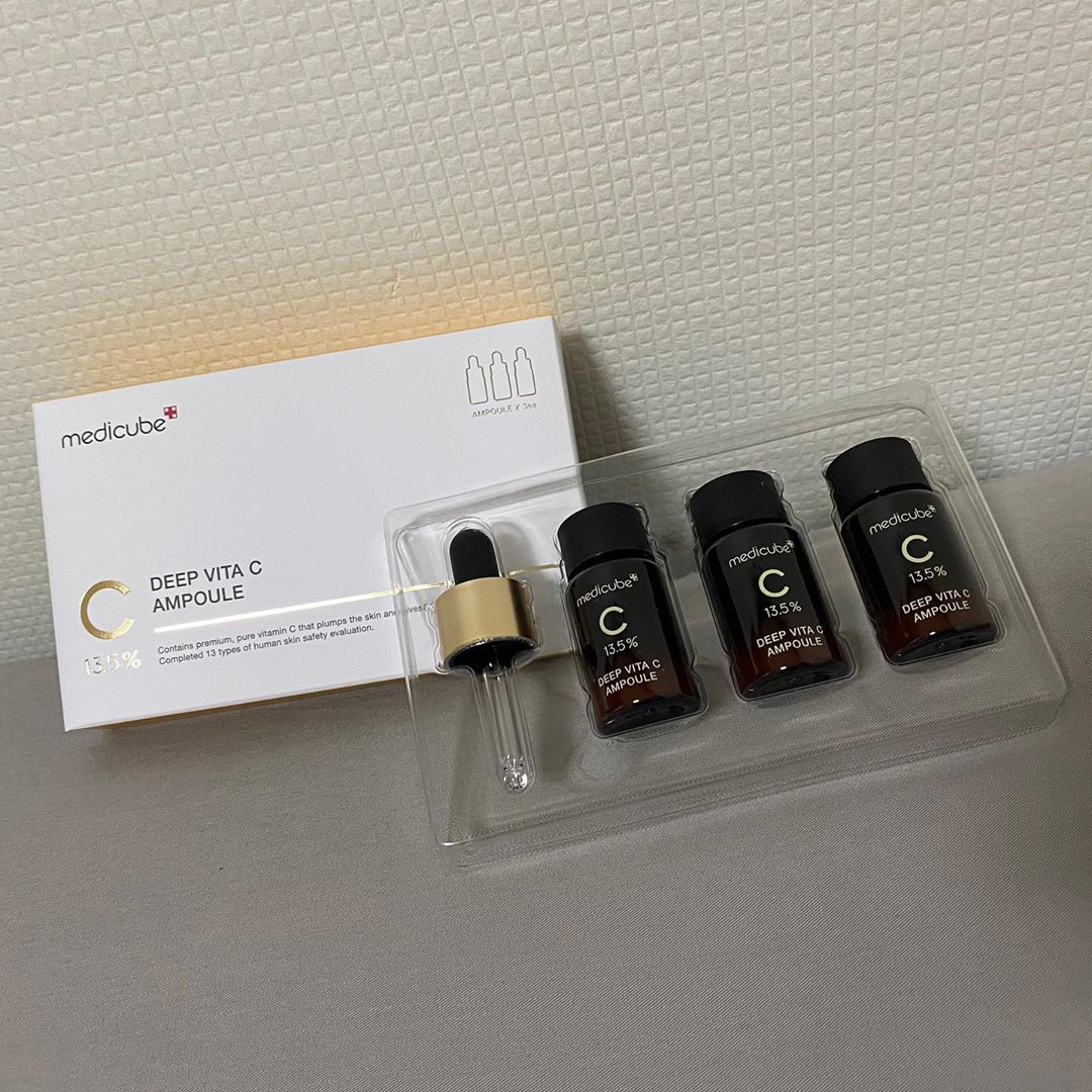 조혜진 on Instagram: “스킨 바르고 촉촉잉 #메디큐브 #medicube #딥비타C앰플 #비타민C앰플 #톤업앰
