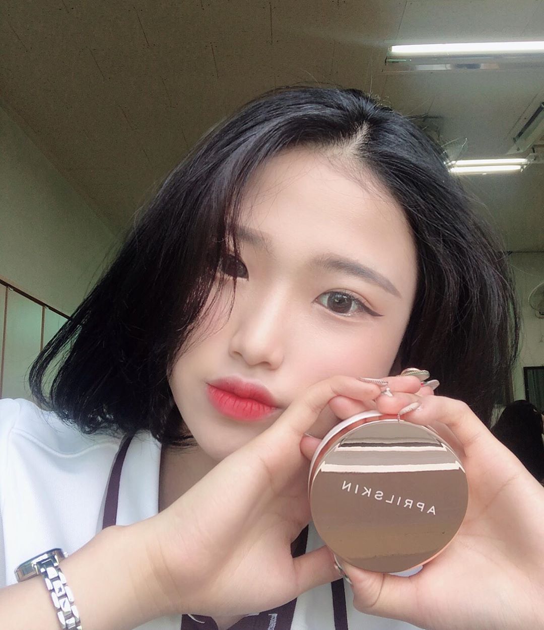 허 지원 on Instagram: “✨에이프릴스킨 픽싱쿠션✨ 에이프릴스킨에서 신상쿠션이 나왔어요 !! ✨매직스노우 픽싱파운데이션 3.0✨은 겉뽀속촉으로