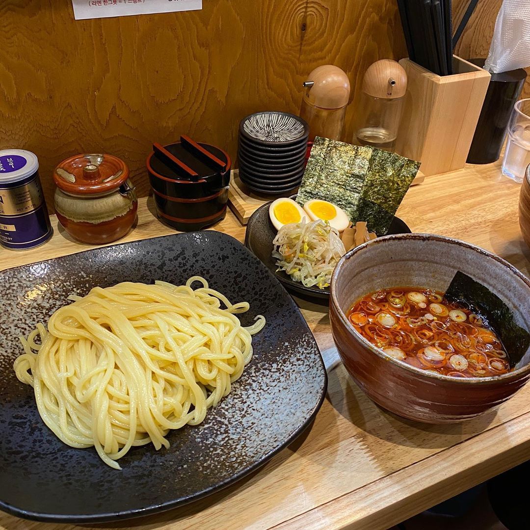 서유진 on Instagram: “홍대맛집 츠케루 🍜 카라츠케멘이 너무 맛있는 츠케멘 맛집 👏🏻 오리지널 츠