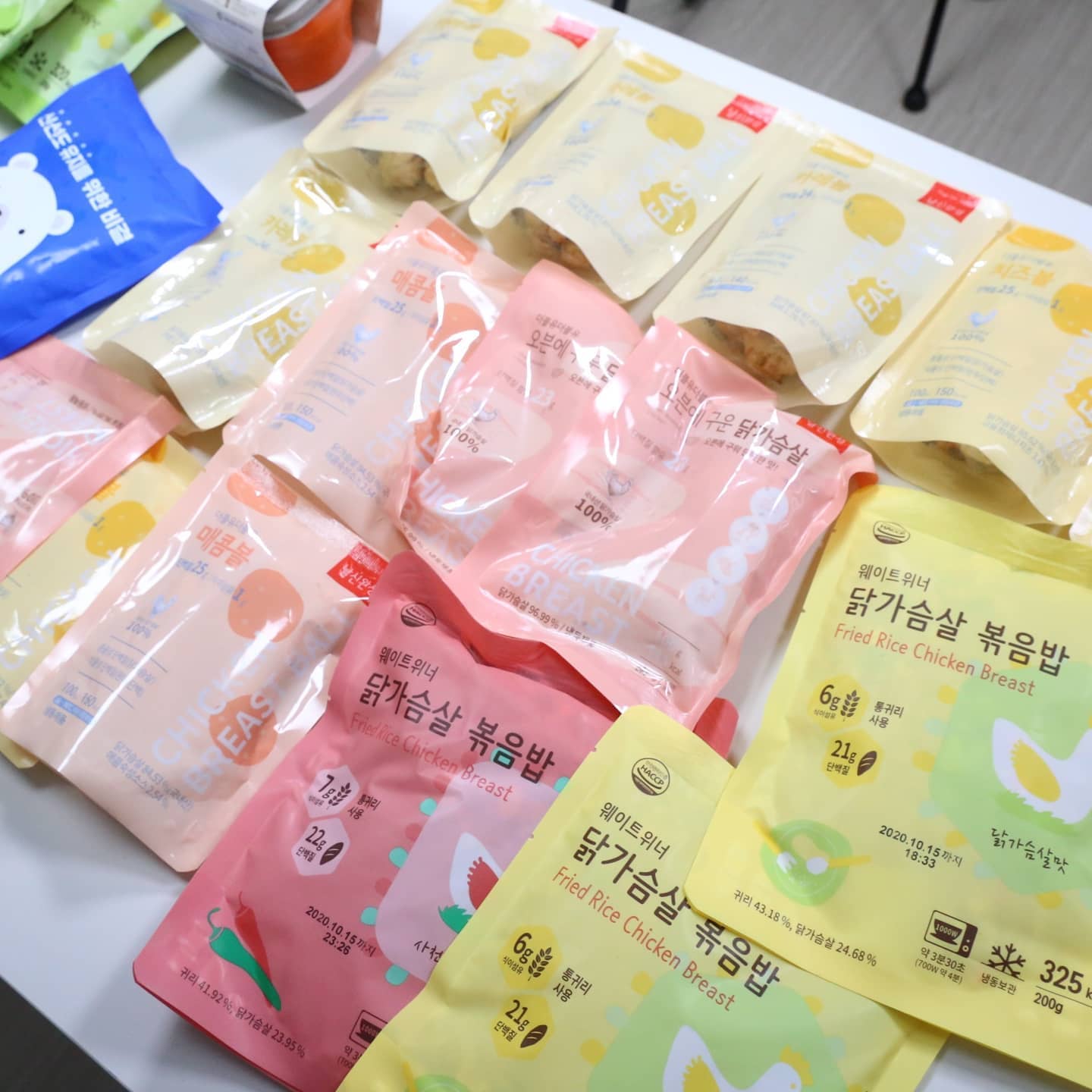 다이어트식단
고민 많이히다 결정했는데
진짜 3일만 먹어보면 달라지니
추천 안할 수가 없네요. 단기속성 다욧!

_
_

양도 적지 않고 전자렌지 3분이면 끗
여름 맞이 다이어트 굶는 건 도저히 못하신다면
저처럼 날신완성으로 고고!

_
_ 
#다이어트계정 #다이어트소통 #다이어트중 #다이어트도시락 #다이어트는내일부터 
#직장인다이어트 #다이어트자극 #다이어트레시피 #다이어트식품 #건강한다이어트 
#다이어트시작 #다이어트식 #다이어트식단일기 #단기다이어트 #단기간다이어트 
#요요없는다이어트 #다이어트추천 #다이어트식품추천 #다이어트스타그램 #다이어트하자