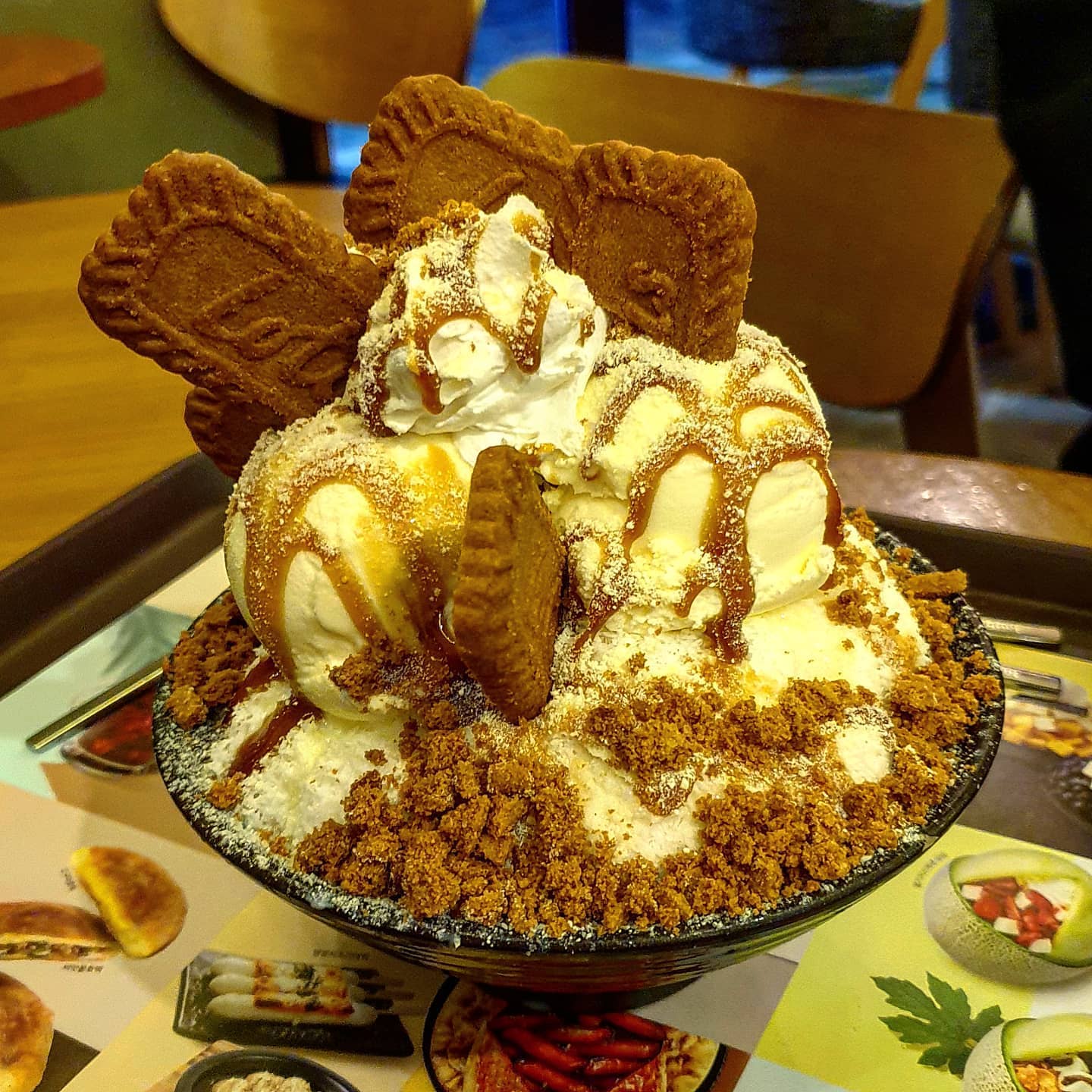 #zzuyum_건대
#설빙 #로투스설빙
.
건대투어 시작~!
이거 진자 맛있었엉ㅎㅎㅎ
로투스가 통째로 갈려들어가는데 맛이 없을 수가 없지.. 또 먹구싶다 아직 파나?