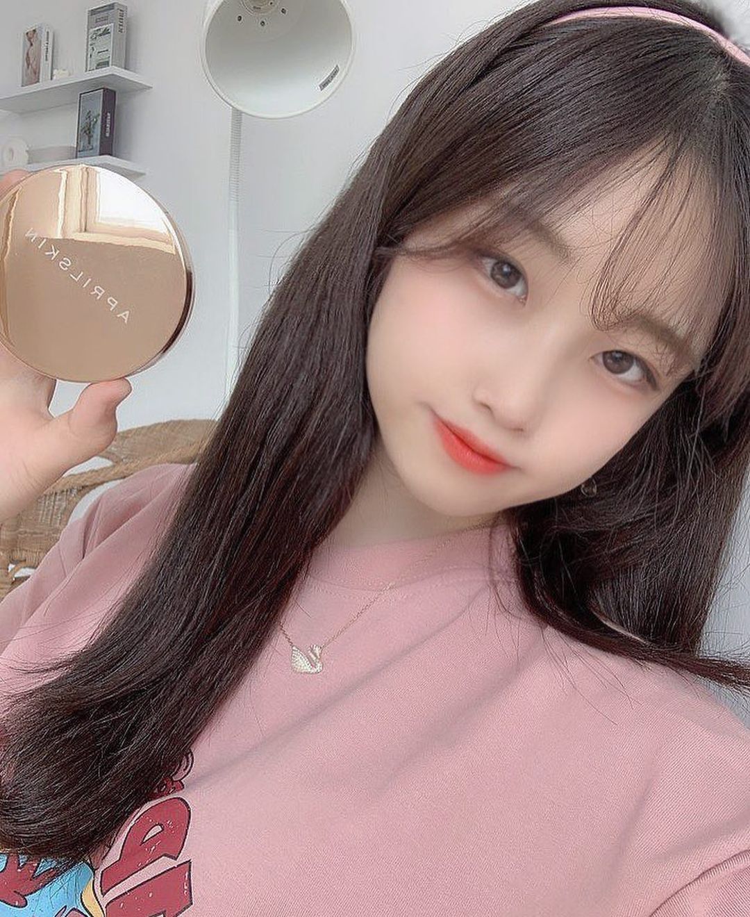 갱이♥️ on Instagram: “⠀ 협찬받았는데 완전 인생템 (ू˃̣̣̣̣̣̣︿˂̣̣̣̣̣̣ ू) 겉은 보송하고 속은 촉촉하게 잡아주어 다가오는 여름에 쓰기 좋은 쿠션♥️ 피지 컨트롤 파우더