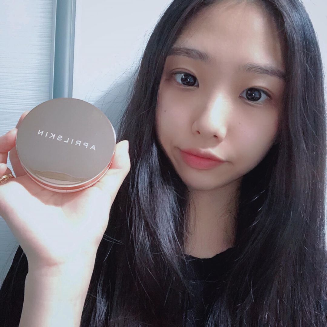 @222_love_ on Instagram: “다 잘 지내셨나용 ꈍ◡ꈍ! 인태기 극복하려고 오랜만에 에어프릴스킨 픽싱쿠션 들고 왔숩니다,,🥺❤️ 건성인데 들뜸없이 엄청 잘 발려용 그래서 전 너무 좋더라구여!