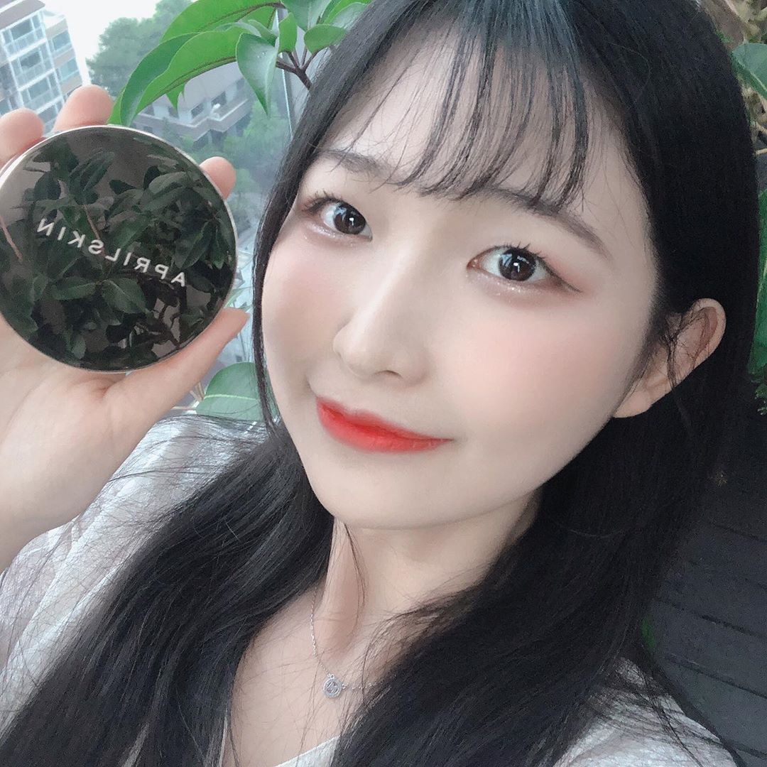 핢 🍓 on Instagram: “@aprilskin_korea ⠀ 에이프릴스킨 매직스노우 픽싱 파운데이션 🌹 ⠀ ⠀ 공기처럼 가벼우
