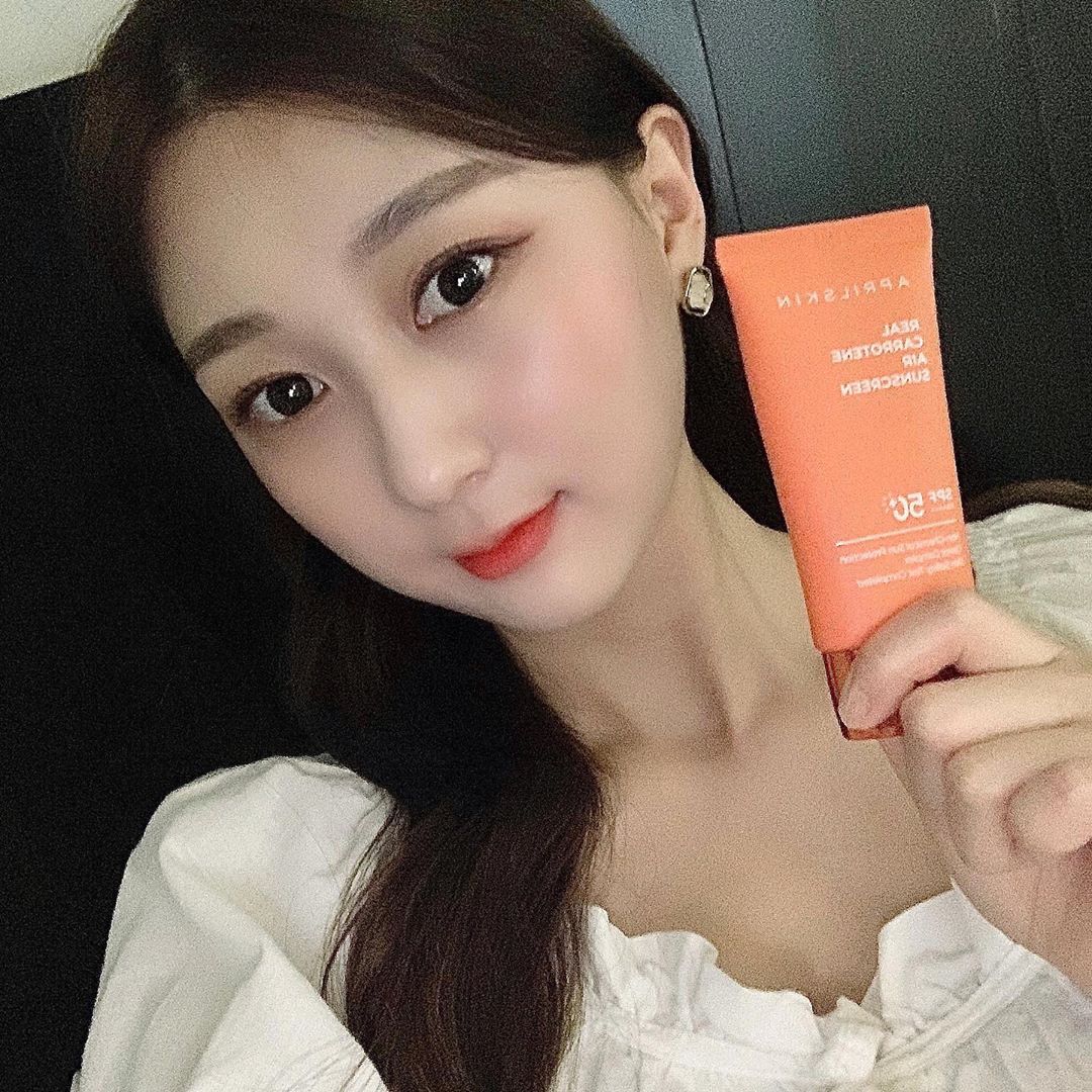 진원ᙏ̤̮ on Instagram: “🥕리얼 캐로틴 에어 선크림🥕 ⠀ ᰔ 워터리 포뮬러 제형으로 백탁현상, 끄