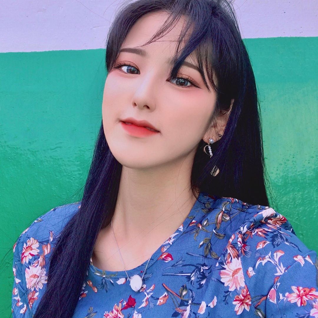 혜연 on Instagram: “더워... ㅠ . . . . 이번이 받은 선크림은 에이프릴 스킨제품인에요_ 일단 저느