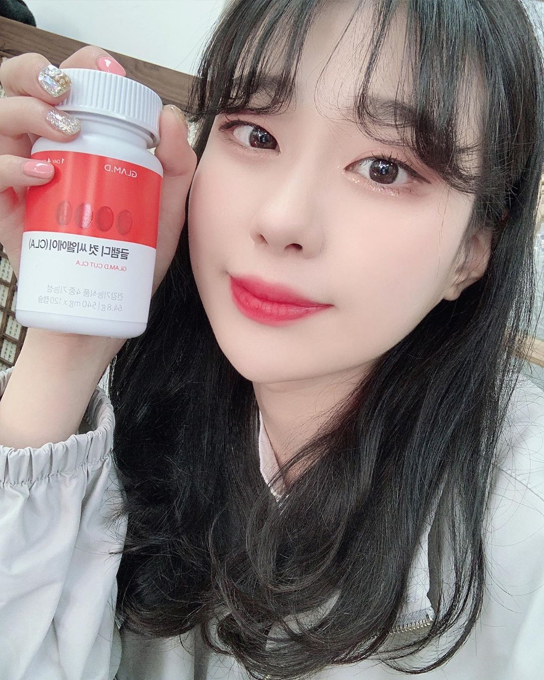 김서하 on Instagram: “요즘 저만 확찐자가 되어 가는 중 아니져..?🐷 . 식전/식후 편할 때 물이랑 1회2정만 섭취해 편하게 체지방 감소 하는 글램디 컷 씨엘에이 추천해요 ❗️ 1회 2정