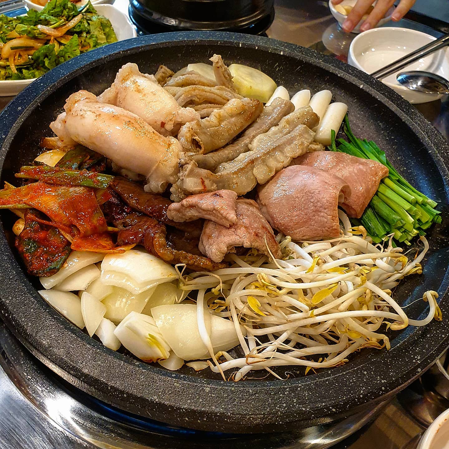 #zzuyum_제주
#마포곱창 #마포화곱창
.
🎉2020년 첫글🎉
암튼.. 집근처에 생겼길래 그냥 가본건데 여기 진짜진짜 맛있었다👍👍 엊그제도 먹음ㅎ
여기 곱창 막창 다 맛있지만 대창이 진짜 제대로 미친놈👊