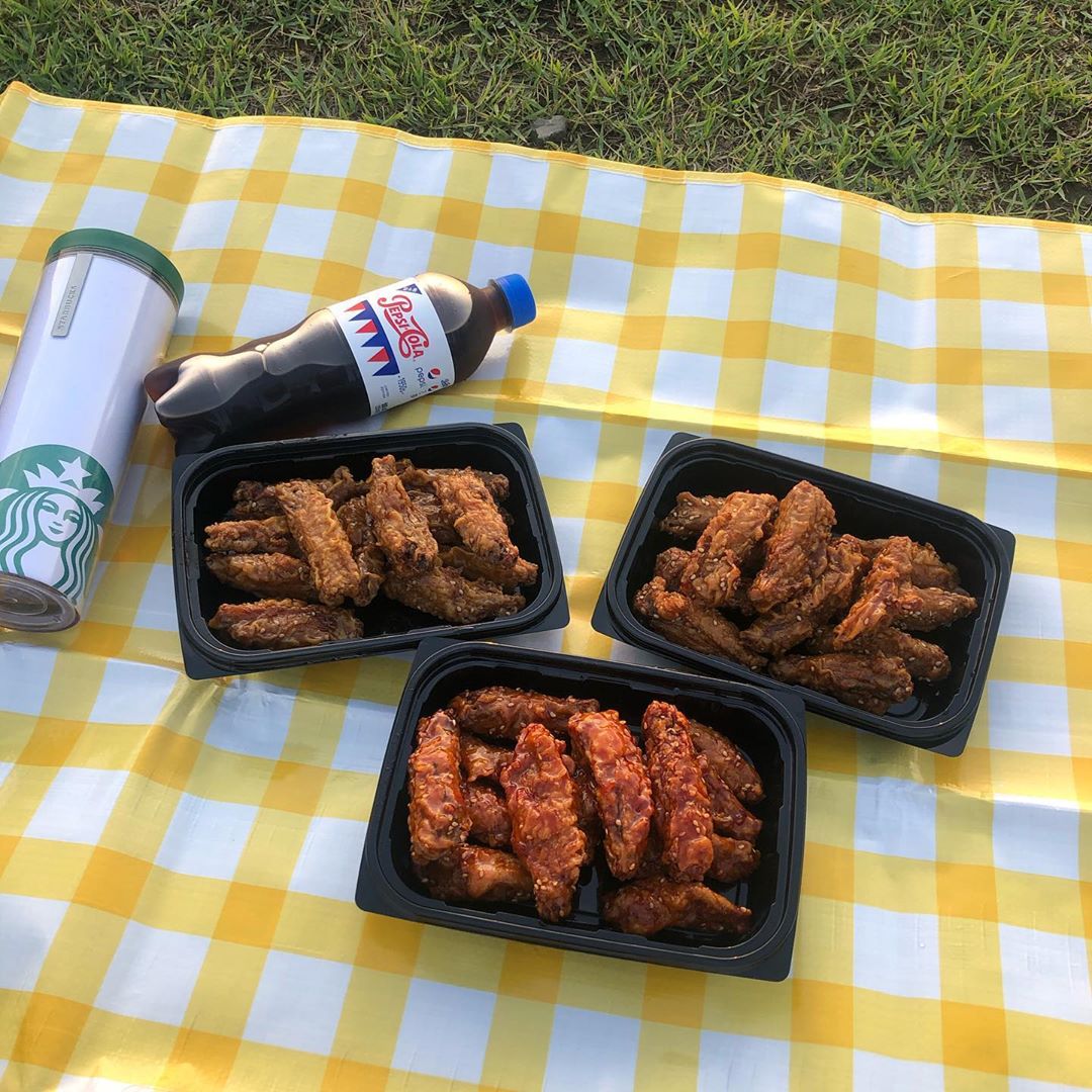 @dd_oji posted on Instagram: “피크닉 갈때는 찹다치킨🥰 . 냉치킨은 처음 먹어봤지만 역시나 생각만큼 맛있고 겉바속촉👍 . 식은 치킨 아니고 차가운 치킨! 더울 때 맥주와 먹으면 찰떡🍻🍻 특