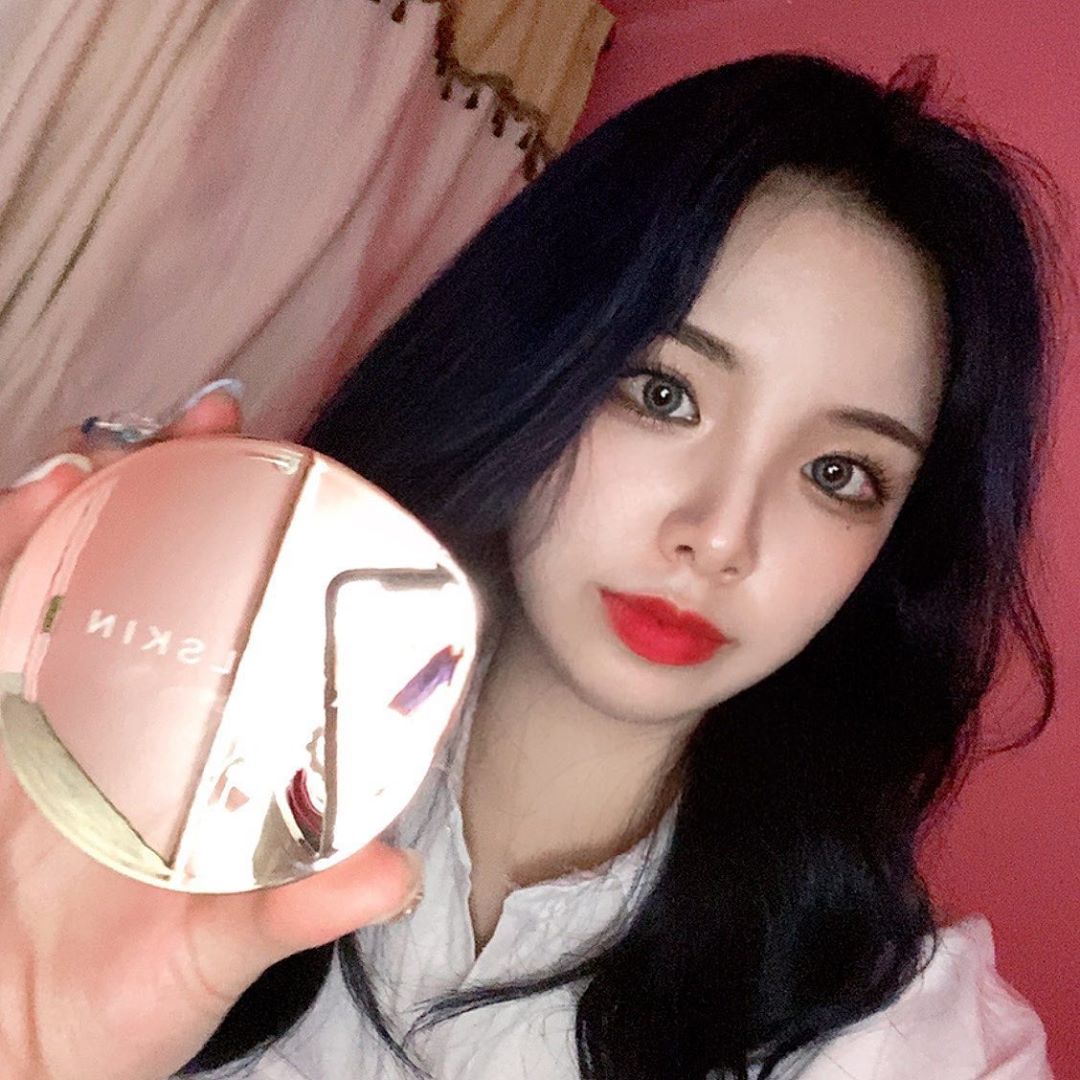 배윤주 on Instagram: “❤️[에이프릴스킨] 픽싱쿠션❤️ (매직스노우 픽싱파운데이션 3.0) - 케이스부터 일단 너무 이쁘고 거울 쿠션이라 열지 않고도 볼수 있다는게 너무 좋았어요 😊 커버력
