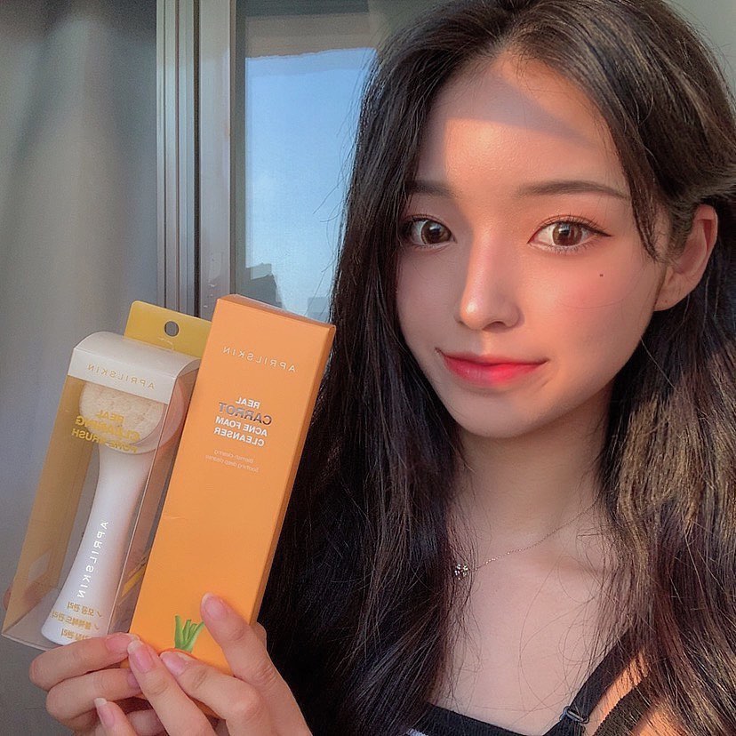 수 민 🇰🇷 on Instagram: “🧡 에이프릴스킨 리얼 캐롯 아크네 폼 클렌저 & 리얼 클리닝 모공 브러