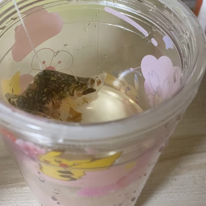 미진 on Instagram: “목, 기관지, 비염에 좋은 천연원물로 만든 “코뻥차” 매년 환절기에 비염하고 천식으로 고생하는데 코뻥차로 해결🤭 물을 자주 먹는 편인데 따뜻한 차 뿐 아니라