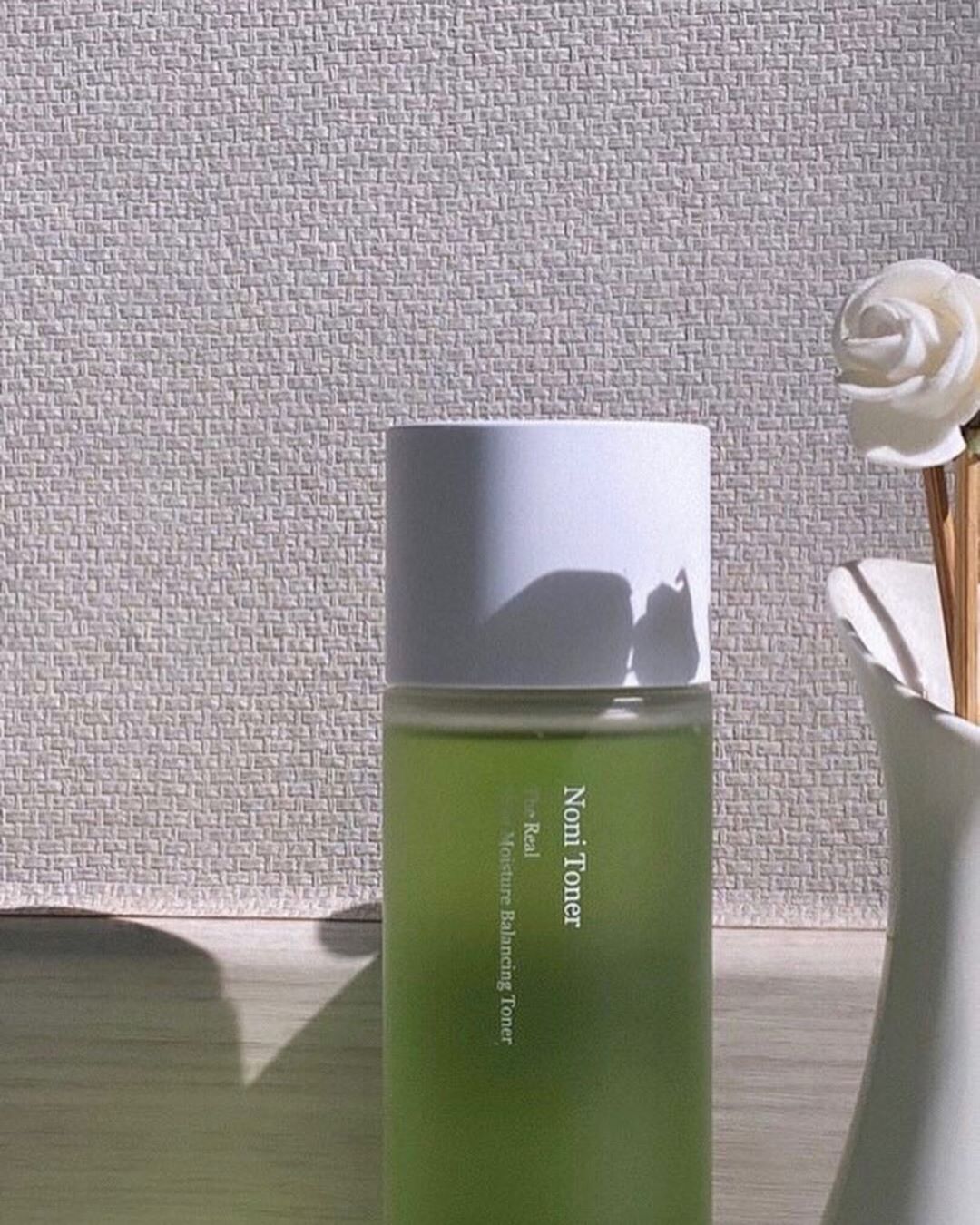 7 Likes, 0 Comments - 정혜민 (@hy_emin14) on Instagram: “- 높은 보습력, 가벼운 발림성 - 은은한 향, 물 제형 - 노니토너 추천 🌱 * 해ᄃ...