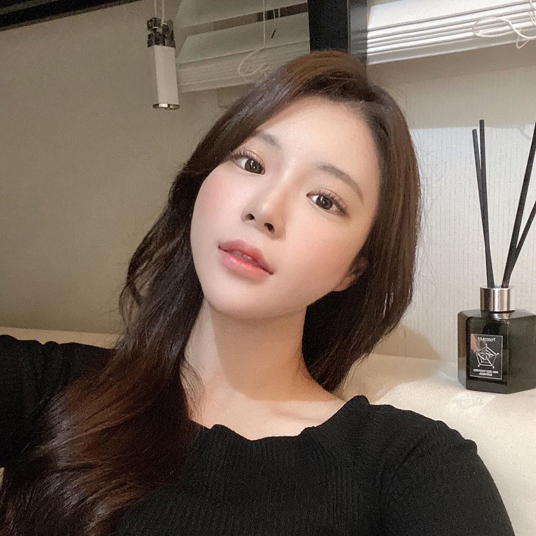 ღ정으니야ღ on Instagram: “#제품협찬광고 냄새나는 오빠방에 선물투척하고 도망나오기”