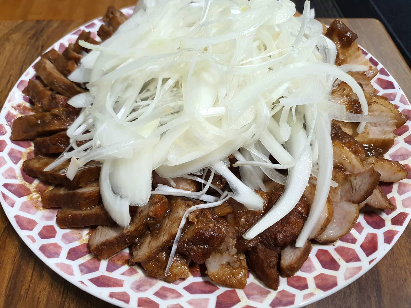 남자친구가 만든 오향장육! 진짜 팔각이랑 정향이 들어가서 너무 맛있었어요! 오래 끓이는 대신 압력솥을 이용해서 시간 단축 ㅎㅎ 고기는 촉촉 부드럽고, 물로 매운 맛 살짝 뺀 양파는 아삭아삭하니 좋았어요!

#요연 #yaw_yun #요리하는남친 #요리하는남자 #직접만든 #오향장육 #돼지고기 #야식 #럽스타그램 #야식스타그램 #맞팔 #맞팔해요 #좋아요 #반사 #요리스타그램 #to여친 #소통 #소통해요 #선팔하면맞팔 #맞팔 #맞팔선팔환영