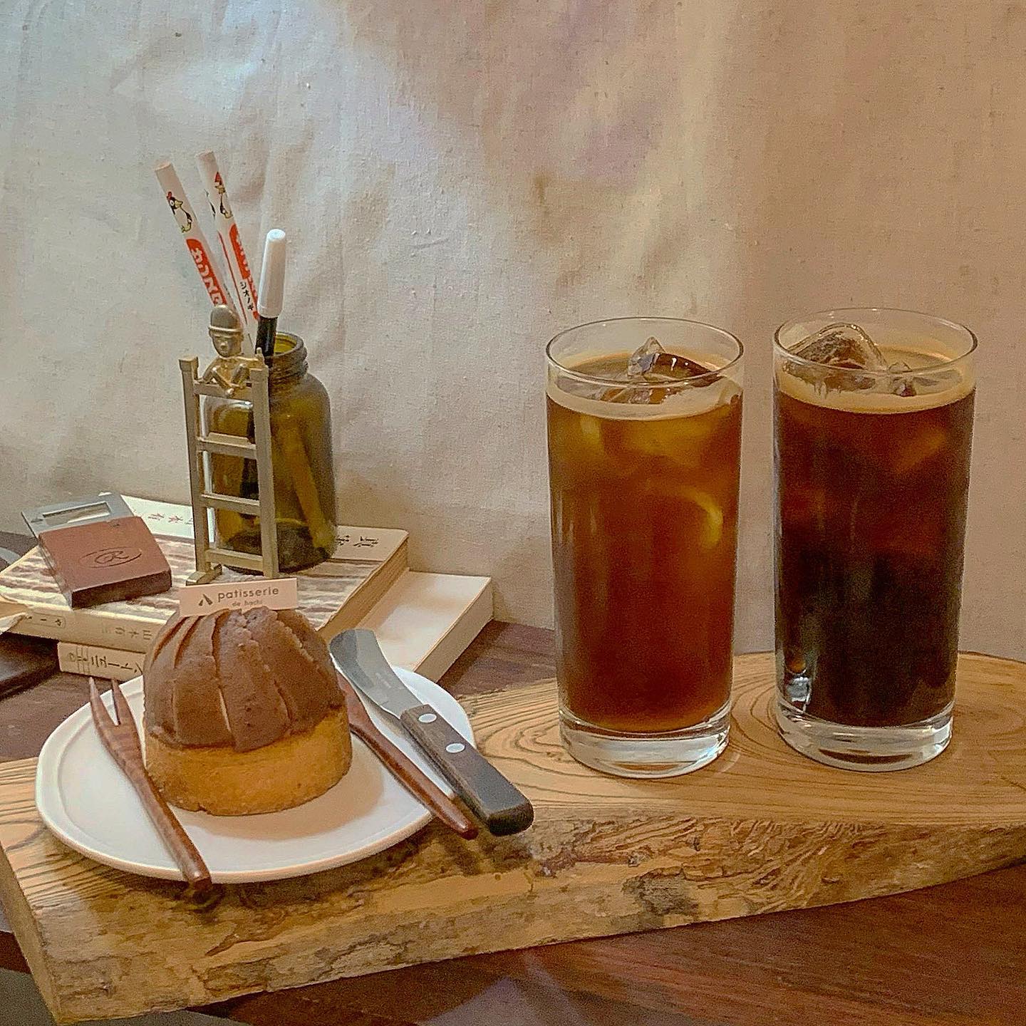 ᴡʜᴀᴛ ɪ ʟɪᴋᴇ__'1일 2카페'__
현이 반샷 내가 마시기 ☕️🌰 
#hachicafe #하치카페