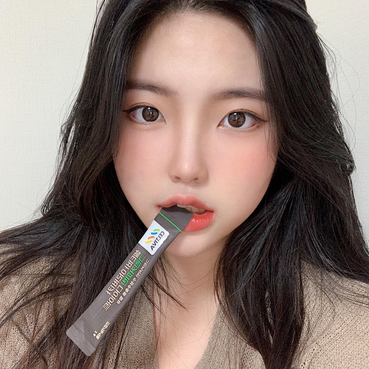 #협찬
⠀
요즘 계속 먹기만 하니까
자꾸 살이쪄서 걱정이에요,,,,😭
⠀
그래서 요즘 마시고있는
#셀티바그린커피빈 입니다!
⠀
원래 저는 커피라곤
라떼밖에 모르는 사람인데
아라비카 원두 100%에
고급스런 헤이즐넛향이라
아이스로 태워마시면
기분 최고에요🤎
⠀
일반 커피와 다르게
"빠질커피"로 유명한
그린커피빈이라서
체지방 감소와 다이어트에 좋은
기능원료가 포함되어있어요!
일반 커피처럼 마셔도 좋고
특히 운동 전에 마시면
시너지 효과가 up! 된답니다
그리고 차가운 물에도 잘 녹아서
귀찮게 물 끓일 필요가 없어서
더 더 좋았어요😊
⠀
#빠질커피#3030다이어트#단기간다이어트#커피다이어트#셀티바#체지방감소#커피맛집 celtiva