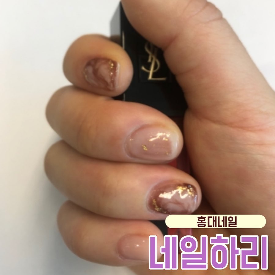 네일하리! 홍대네일샵 다녀옴~~
⠀
화학제품사용 지양샵으로
네일 많이하는 사람들에게도 좋은 듯!
⠀
모던인테리어랑
받으면서 넷플릭스 시청가능한것도 👍🏻
담에 또와도될듯!
⠀
⠀
⠀
#홍대네일 #홍대네일샵 #네일하리 #합정네일 #홍대네일맛집 #홍대네일아트 #홍대네일샵추천 #홍대네일잘하는곳 #합정네일추천