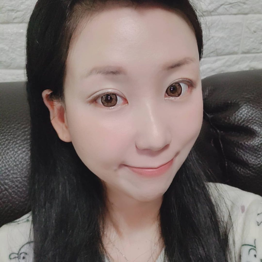  “#제품제공 🤍 루나 롱래스팅컨실웨어 쿠션 #21호 라이트베이지 🤍 안녕하세요!😃 늘 솔직한 후기 약속합니다💓 ■발림성&제형:  제형은 엄청 촉촉하지도 않고 보통의 질감 인데 발림성에서 뭔가 약간은 보송함이 있어서 건조하신분들은 스킨케어를…”