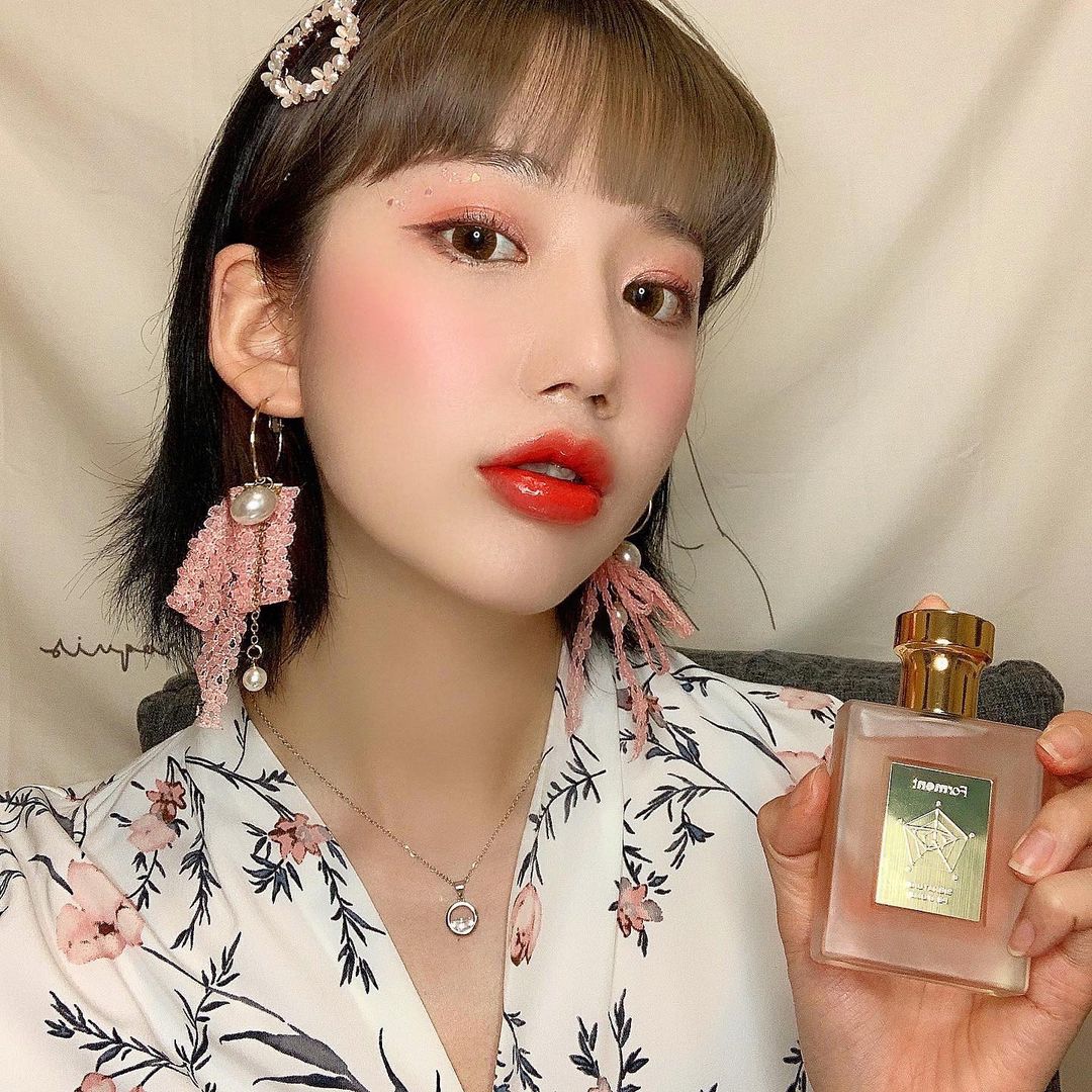  “🌸 향기와 함께 피어오르는 달달함 💕 🌺 포맨트 _ 시그니처 퍼퓸 코튼메모리 🌺 소봉 사용 후기 💞 진짜 데일리로 뿌리기 가볍고 향도 정말 좋은 향수 찾음 ㅜㅜ💞💞 향 자체가 넘 내 스탈이고 감격 받아서 코랄 느낌 낭낭하게 메이크업하고 스타일링도…”
