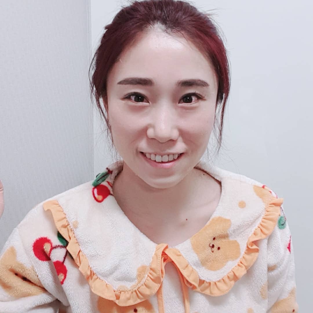  “#협찬 에이프릴스킨 카렌둘라 필 오프 팩 ✔모공 사이사이에 착붙해 각질/피지를 케어해줍니다 ✔하고 난 뒤에 화장을 착붙하게 해주는 착붙팩입니다. ✔1회 사용으로 피부결이 개선돼 화장이 잘 먹는 매끈 피부를 얻을 수 있습니다. ✔저자극 필링으로…”