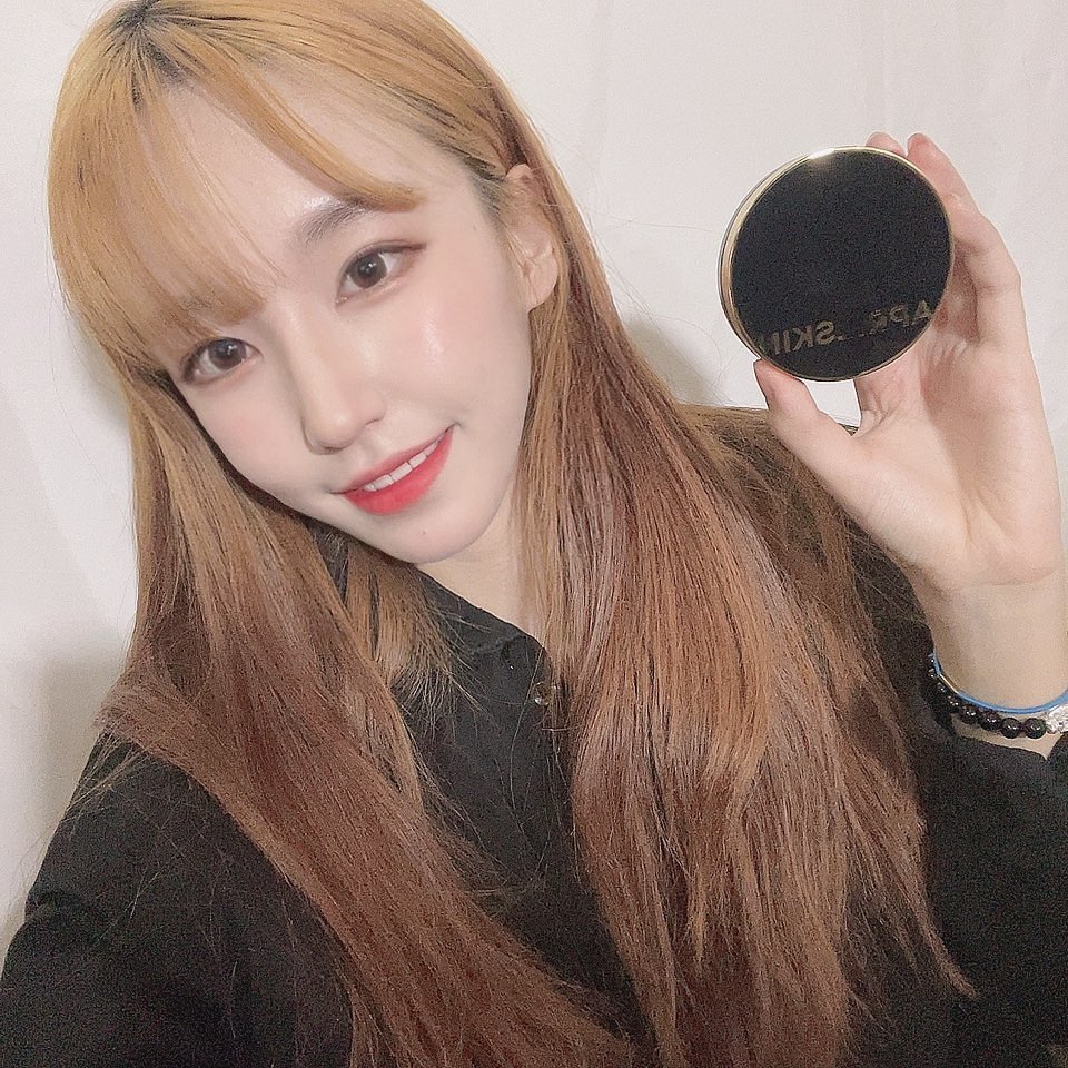 “#광고 에이프릴스킨 매직스노우쿠션❤️ 요즘 자주 애용하고 있는 ⭐️에이프릴스킨 매직스노우쿠션 3.0⭐️ 피부가 건조해서 화장하면 자주 떴는데, 이 쿠션은 안 뜨고 발림성이 너무 좋당😀❤️ 수분 에센스 44%가 함유되어있어서 건성피부에 딱👍🏼☺️ 강력한…”
