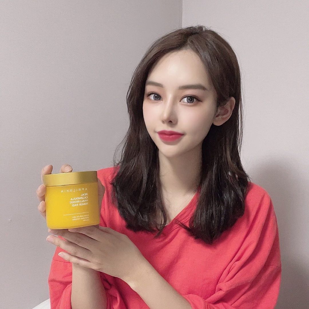 “#협찬 패드 공용기가있어서 매일 간편하게 패드를쓸수있고 순하게 각질제거, 노폐물 제거도 가능하고 사용하면 피부가 확실히 촉촉해지는게 느껴지는 #에이프릴스킨 #토너패드 #aprilskin #토너패드추천 #패드 #각질제거 #각질 #각질관리…”