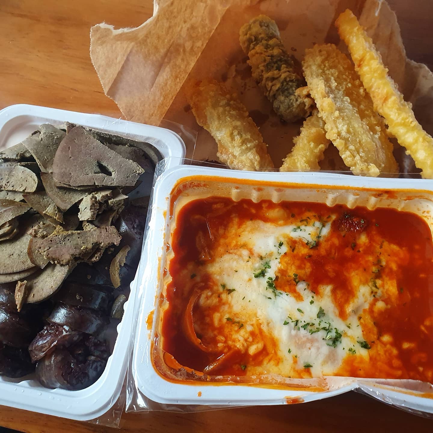 #치즈떡볶이 #순대 #모듬튀김
오랫만에 배부르게 먹었네요~~
떡볶이에 치즈추가는 공식☆