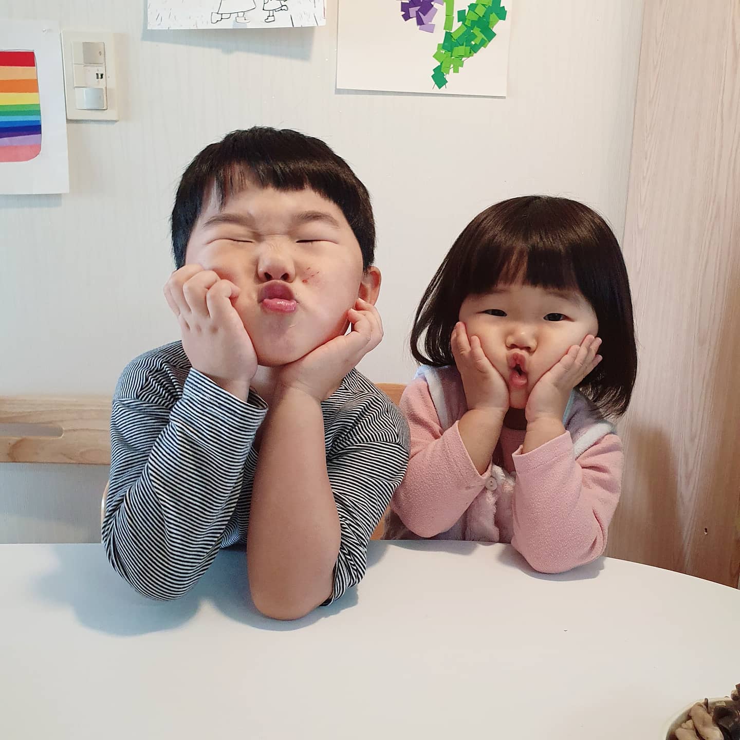 #우우남매일상👫

오늘도귀여우니 움직여본다
주말인지도몰랐음
흐흐흐

#시간개념없음 
#귀여우면다냐 
#대두샷