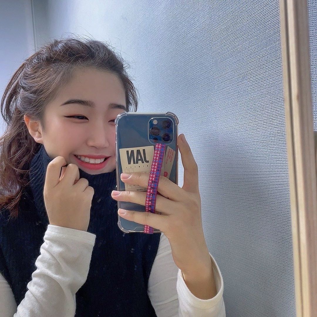  “⠀ 봉구 산책 나갔다가 5분만에 포기 (⊃｡•́‿•̀｡)⊃ 너무 춥네효 , 핸드폰 꼭 붙잡고 댕기기…”